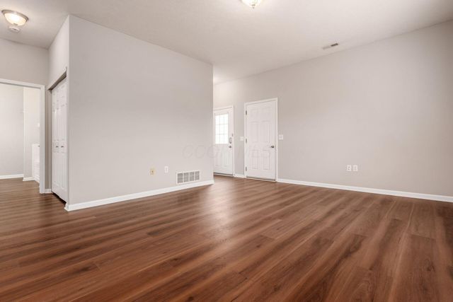 6035 Avatar Drive, 8-6035, New Albany, OH 43054