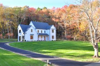 152 East Hill Road, Canton, CT 06019