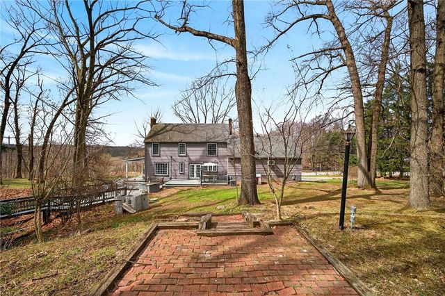 1369 S Hermitage Rd, Hermitage, PA 16148