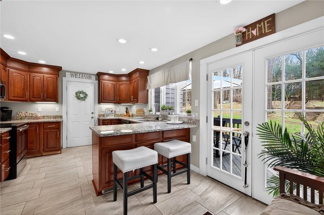 1369 S Hermitage Rd, Hermitage, PA 16148