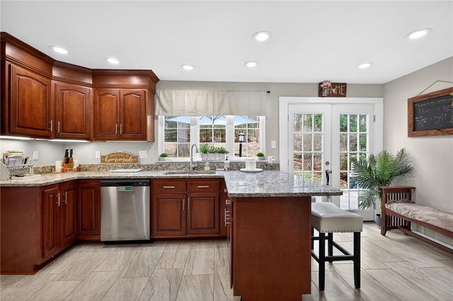 1369 S Hermitage Rd, Hermitage, PA 16148