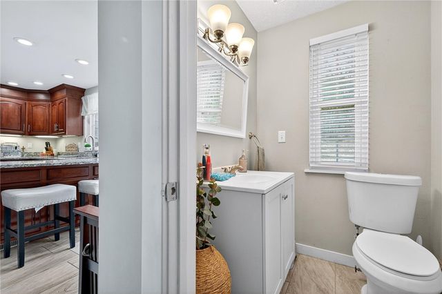 1369 S Hermitage Rd, Hermitage, PA 16148