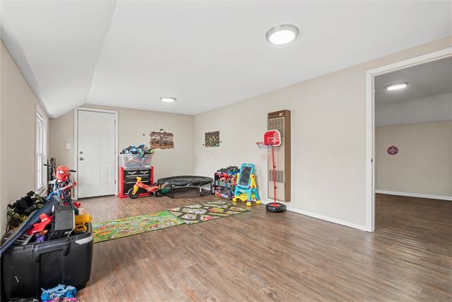 1369 S Hermitage Rd, Hermitage, PA 16148