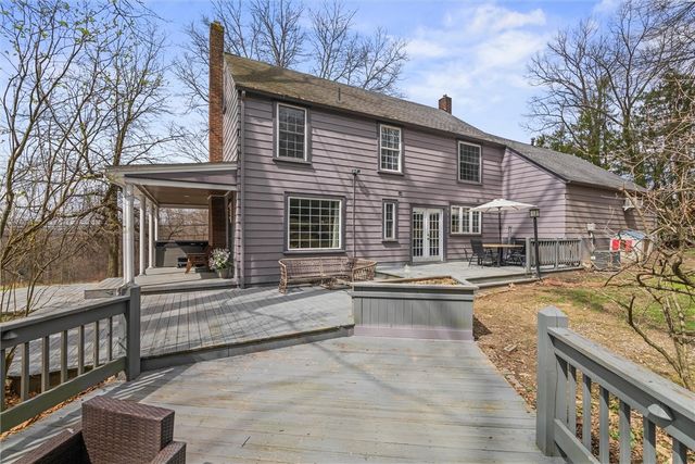 1369 S Hermitage Rd, Hermitage, PA 16148