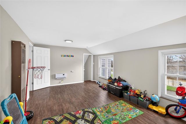 1369 S Hermitage Rd, Hermitage, PA 16148