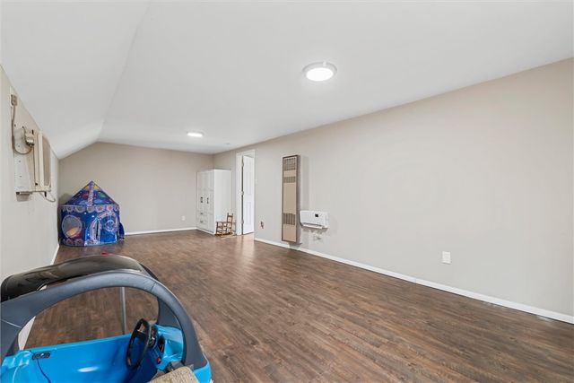 1369 S Hermitage Rd, Hermitage, PA 16148