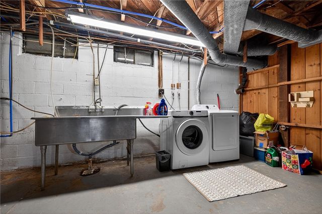 1369 S Hermitage Rd, Hermitage, PA 16148