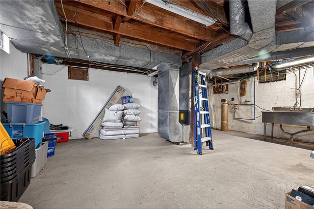 1369 S Hermitage Rd, Hermitage, PA 16148