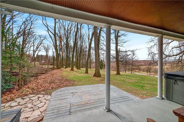 1369 S Hermitage Rd, Hermitage, PA 16148