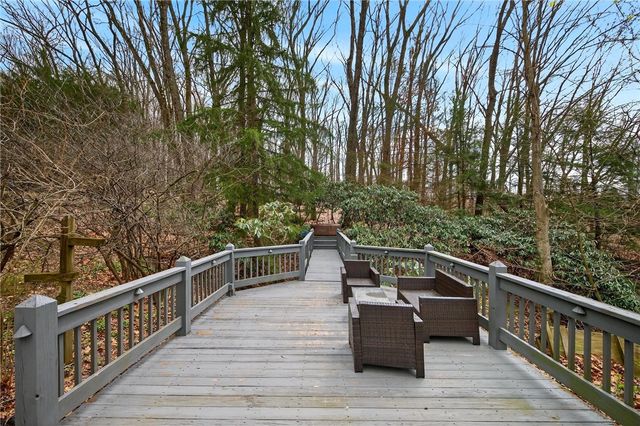 1369 S Hermitage Rd, Hermitage, PA 16148