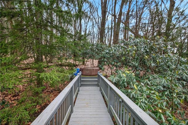 1369 S Hermitage Rd, Hermitage, PA 16148