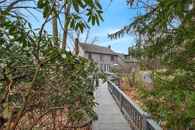 1369 S Hermitage Rd, Hermitage, PA 16148