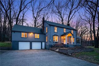 1369 S Hermitage Rd, Hermitage, PA 16148