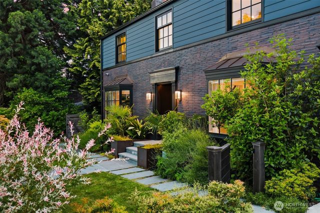 5815 Ann Arbor Avenue NE, Seattle, WA 98105