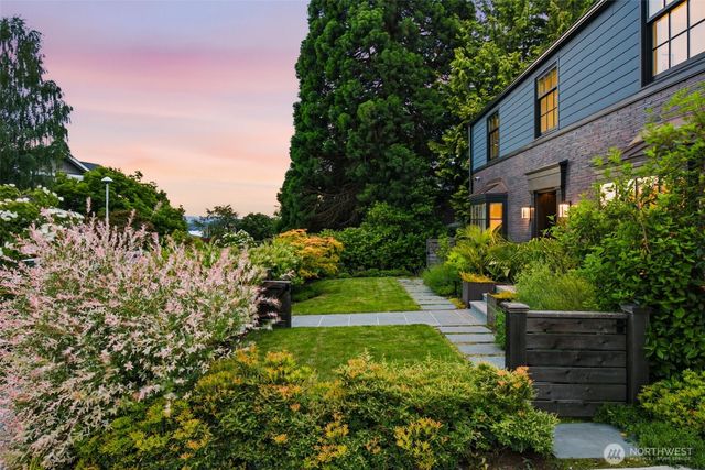 5815 Ann Arbor Avenue NE, Seattle, WA 98105