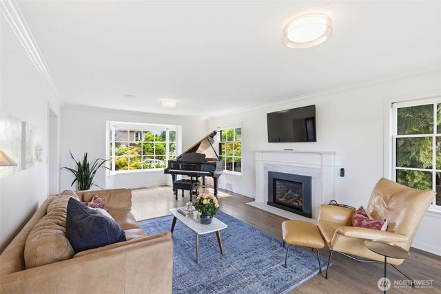 5815 Ann Arbor Avenue NE, Seattle, WA 98105