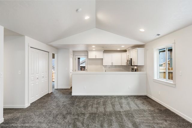 514 N Viewmont Ct, Greenacres, WA 99016