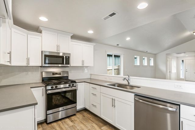 514 N Viewmont Ct, Greenacres, WA 99016