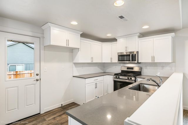 514 N Viewmont Ct, Greenacres, WA 99016