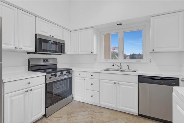 5065 Harmony Circle 203, Vero Beach, FL 32967