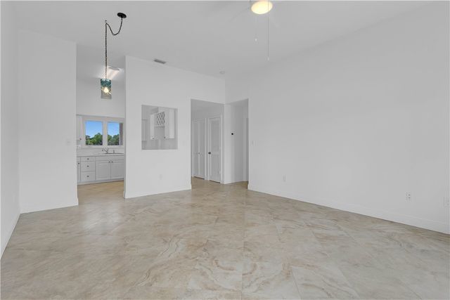 5065 Harmony Circle 203, Vero Beach, FL 32967