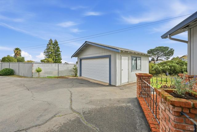 9035 Salinan Way, Kelseyville, CA 95451