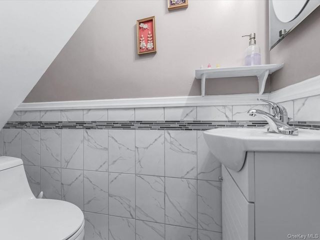 88-19 215th Street, Queens Village, NY 11427