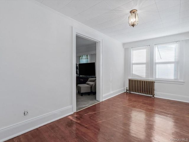 88-19 215th Street, Queens Village, NY 11427