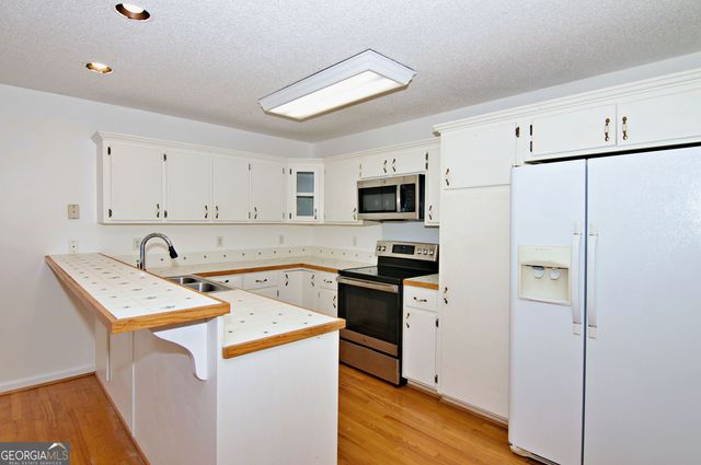 108 Windy Point N, Townville, SC 29689