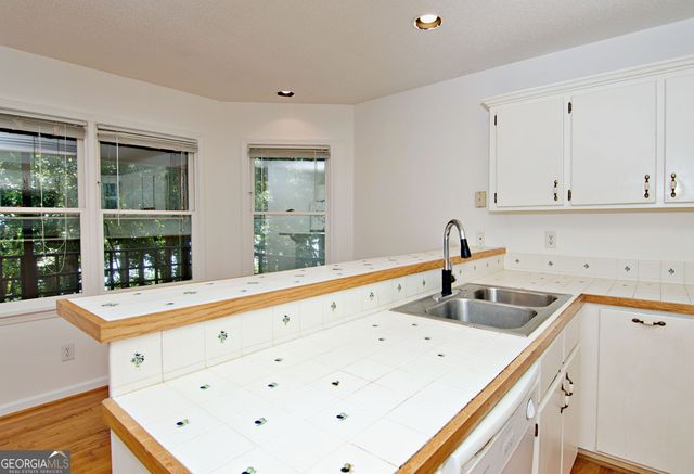108 Windy Point N, Townville, SC 29689
