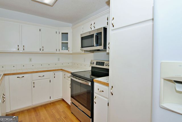 108 Windy Point N, Townville, SC 29689