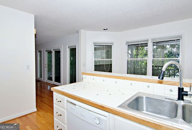 108 Windy Point N, Townville, SC 29689