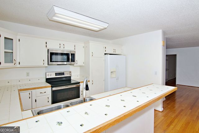 108 Windy Point N, Townville, SC 29689