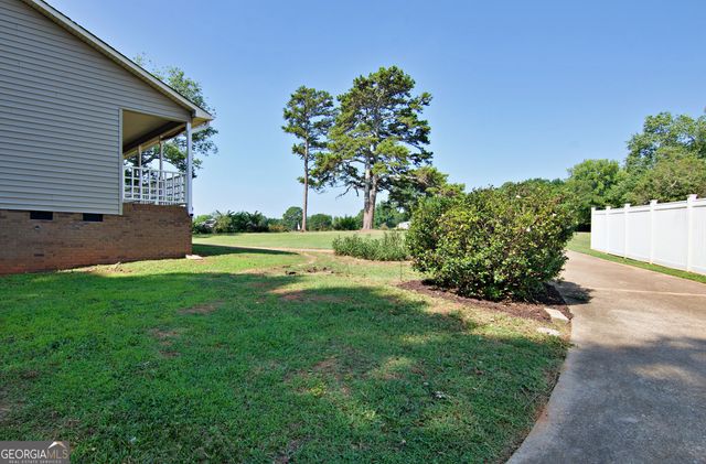 108 Windy Point N, Townville, SC 29689