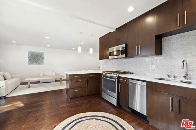 8755 Shoreham Drive 101, West Hollywood, CA 90069