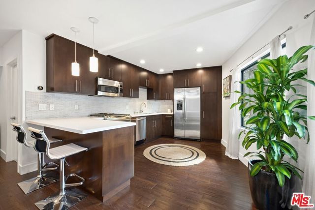 8755 Shoreham Drive 101, West Hollywood, CA 90069
