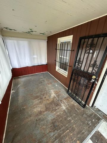 317 E Baltimore Boulevard, Flint, MI 48505
