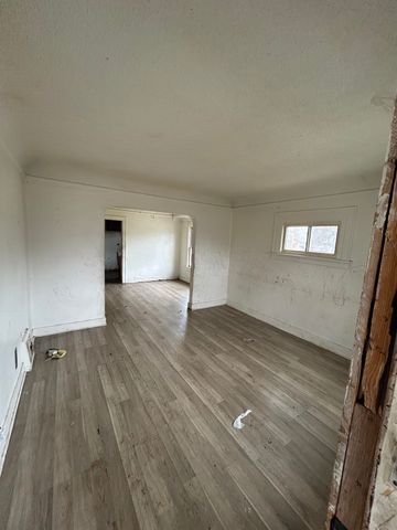 317 E Baltimore Boulevard, Flint, MI 48505