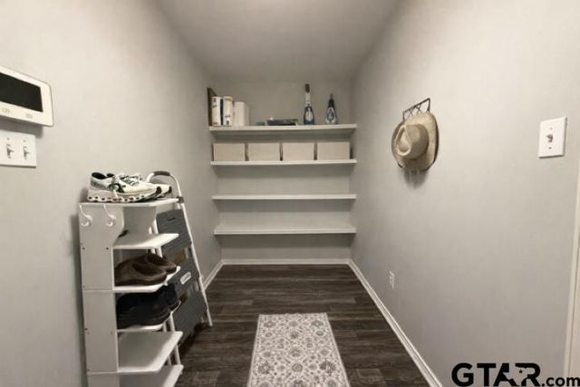 121 Maggie Circle, Flint, TX 75762