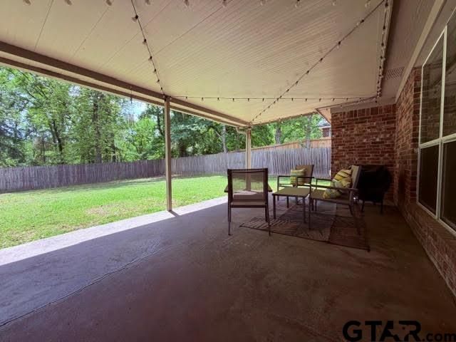 121 Maggie Circle, Flint, TX 75762