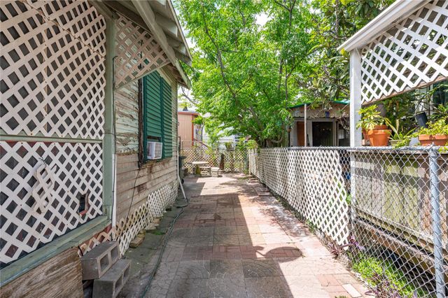 1217 54th Street, Galveston, TX 77551