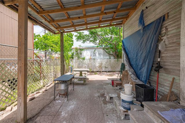 1217 54th Street, Galveston, TX 77551