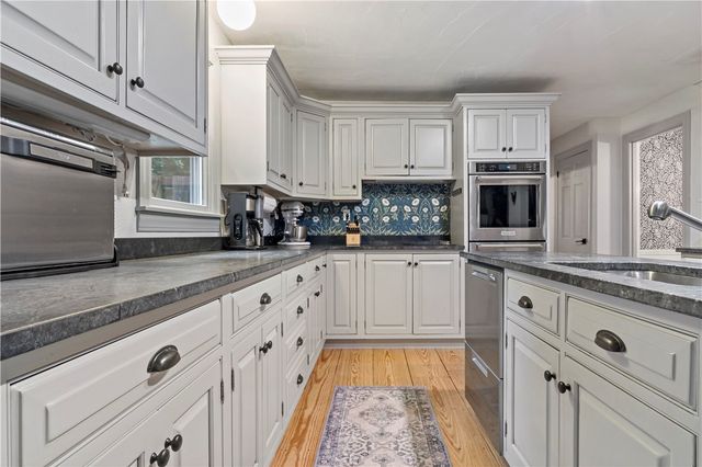 172 Estelle Drive, South Kingstown, RI 02892