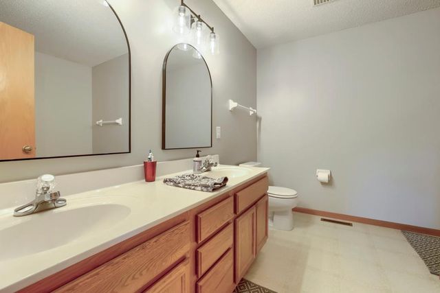7710 Jonathan Avenue S, Cottage Grove, MN 55016