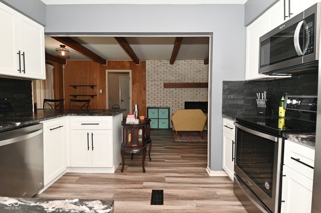 6831 Whisper Oaks Court, Indianapolis, IN 46214