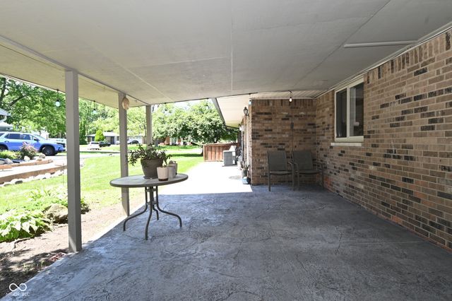 6831 Whisper Oaks Court, Indianapolis, IN 46214