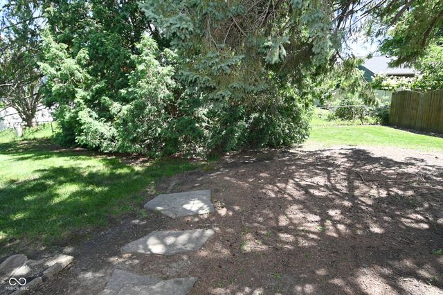 6831 Whisper Oaks Court, Indianapolis, IN 46214