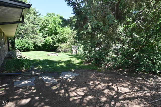 6831 Whisper Oaks Court, Indianapolis, IN 46214