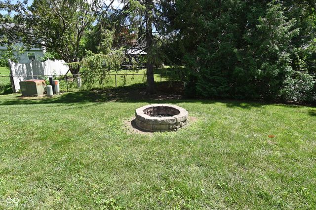 6831 Whisper Oaks Court, Indianapolis, IN 46214