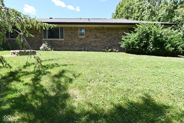 6831 Whisper Oaks Court, Indianapolis, IN 46214